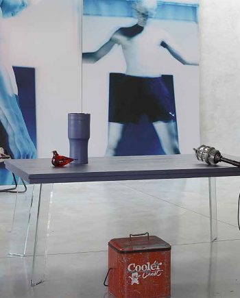 Smart-taula-roure-massis-potes-vidre-inclinades-by-mobles-Gifreu-disseny-qualitat-preu