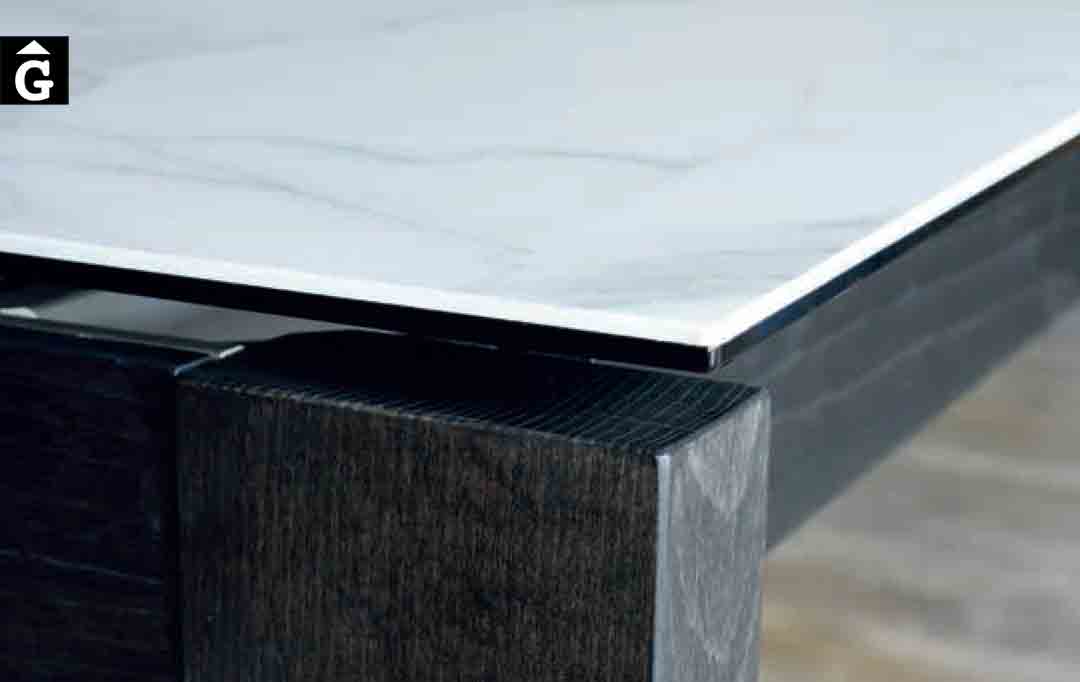 Detall-taula-Millenium-estructura-fusta-sobre-porcellànic-Pure-Designs-mobles-Gifreu