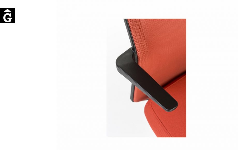 Cadira despatx Equis disseny Jorge Pensi | Detall braç | Dile | mobiliari d'oficina molt interessant | mobles Gifreu | botiga | Contract | Mobles nous oficina