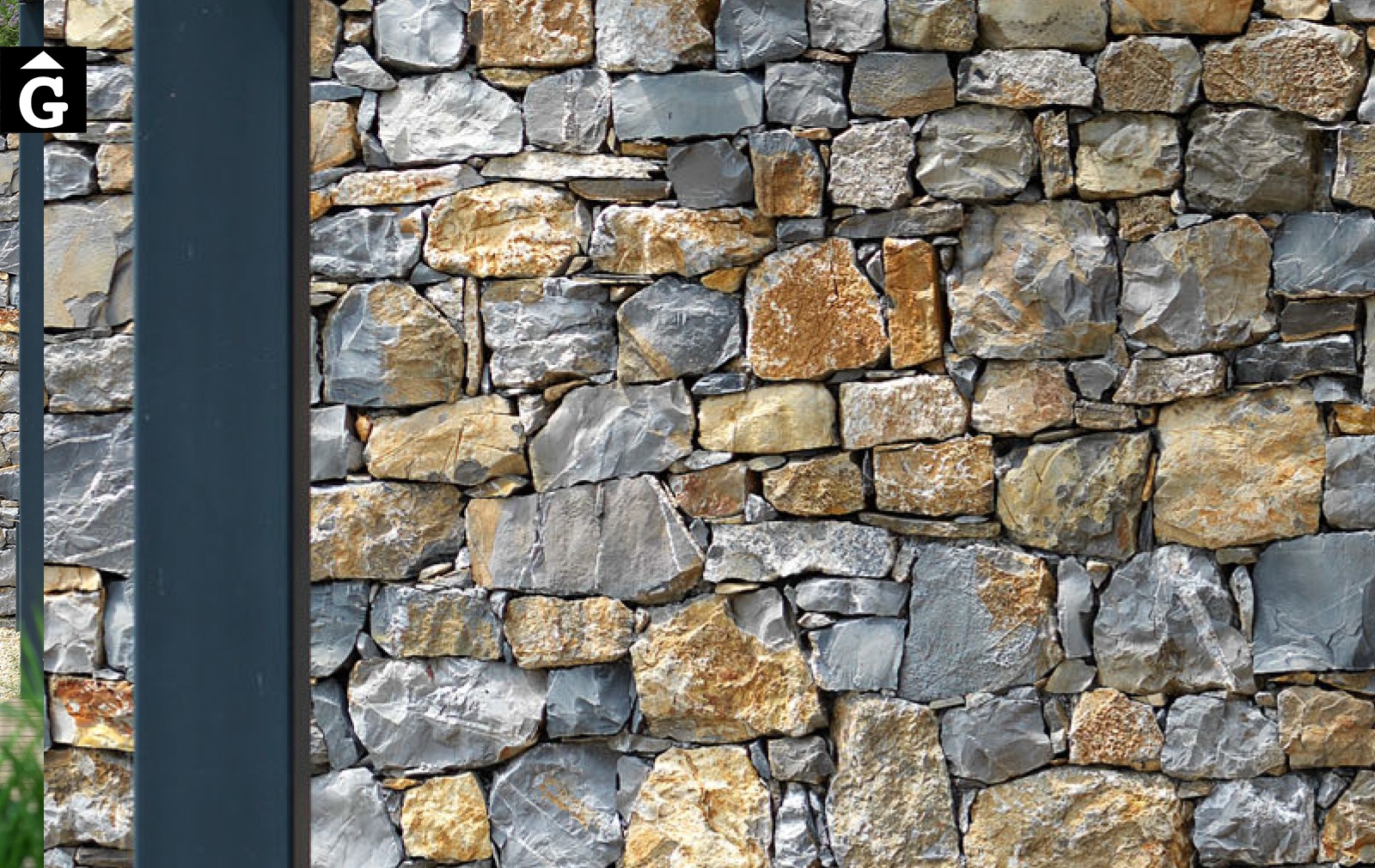 Taula Rio Alu i cadira Net Senape | Detall paret pedra | Nardi | mobiliari d’exterior amb disseny i a preus perfectes
