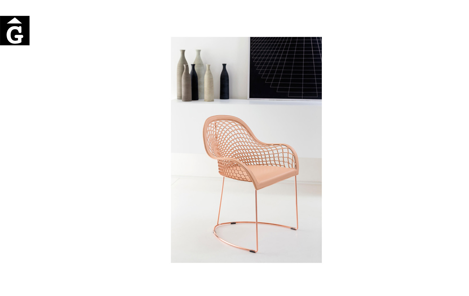 Cadira amb braços Guapa P M CU de MIDJ |Taules i cadires de disseny actual | modern i conservador| casual i elegant | mobles Gifreu | Productes de qualitat