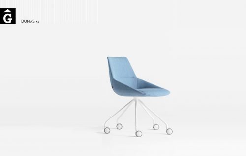 Cadira amb rodes Dunas XS Important entapisada amb teixit blau Inclass mobles Gifreu