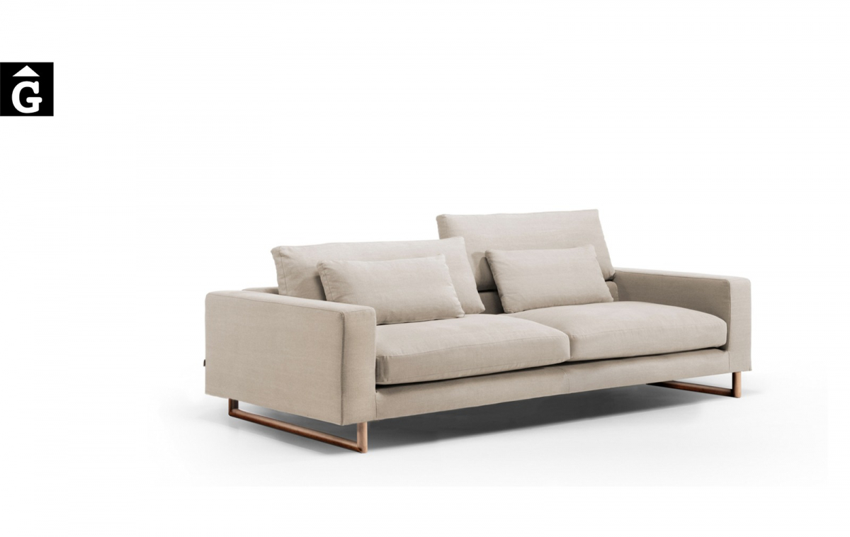 Sofà Toba potes de fusta patí Moradillo by mobles Gifreu tapisseria de qualitat sofas relax llits puff pouf chaixelongues butaques sillons