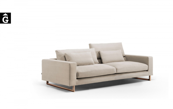 Sofà Toba potes de fusta patí Moradillo by mobles Gifreu tapisseria de qualitat sofas relax llits puff pouf chaixelongues butaques sillons