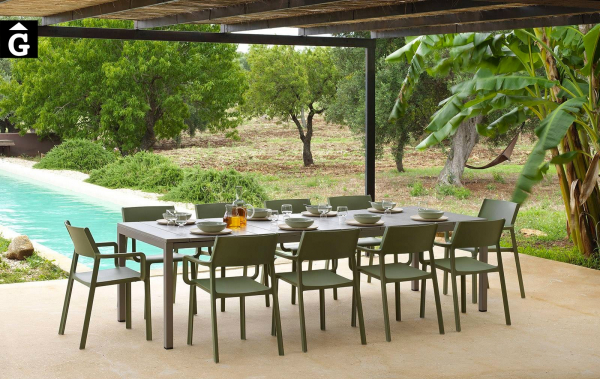 Taula Rio i cadires Trill amb braços | Nardi | mobiliari d'exterior amb disseny italià