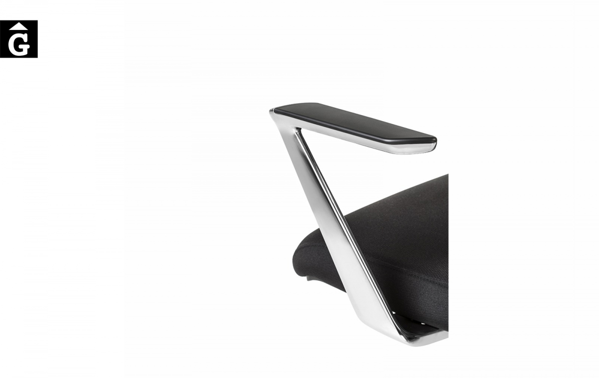 Cadira treball Equis crom i negra | Detall braç crom | Jorge Pensi Estudio | Dile | mobiliari d'oficina molt interessant | mobles Gifreu | botiga | Contract | Mobles nous oficina