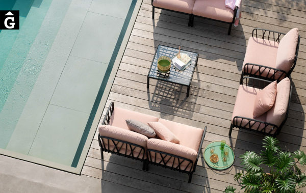 Sofà Komodo Antracita i Rosa Quars | Nardi | mobiliari d'exterior amb disseny i a preus molt competitius | Premiat amb el Good Design Award de Xicago i amb German Design Awards 2020