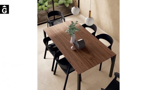 Taula Top sobre noguera potes metall | ViVe muebles Verge programa taula menjador oficina estudi living by mobles Gifreu