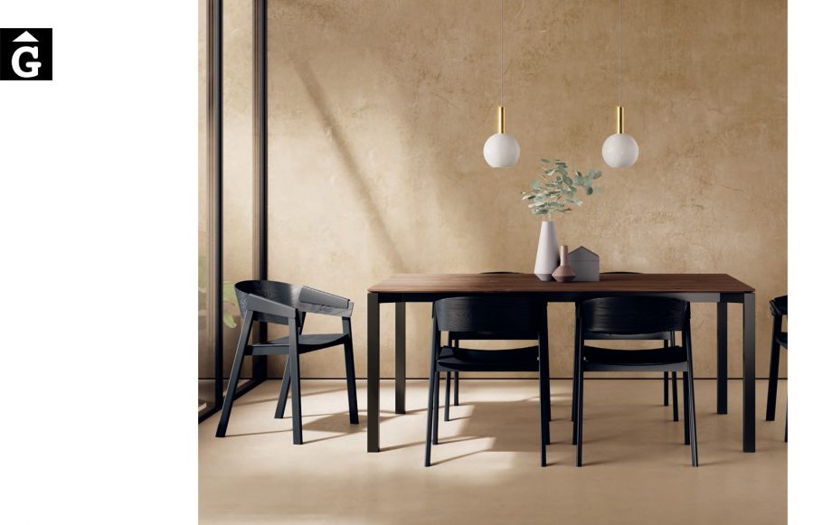 Taula sobre Noguera i potes metall | ViVe muebles Verge programa taula menjador oficina estudi living by mobles Gifreu