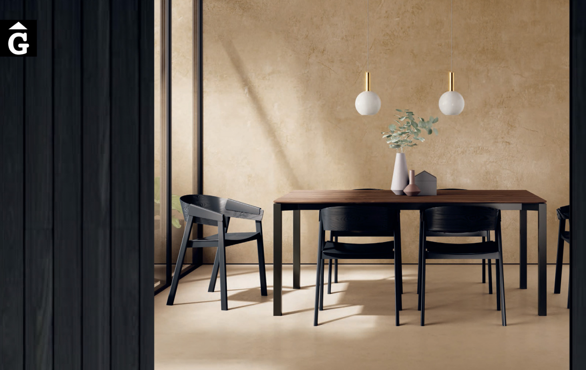 Taula sobre noguera potes quadrades Top de ViVe | muebles Verge programa taula menjador oficina estudi living by mobles Gifreu