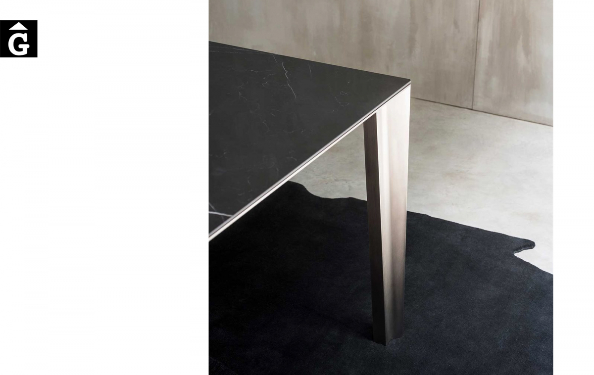 Taula extensible Skin detall pota | L'art del Made in Italy plasmat a la materia | Taules | Cadires | Butaques |mobles minimalistes | Desalto | Distribuidor oficial | mobles Gifreu