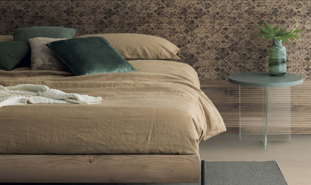 Habitació llit gran fusta massissa amb llum led