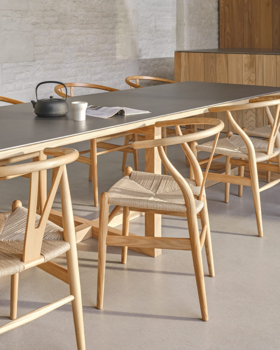 Cadira Wishbone CH24 - taula