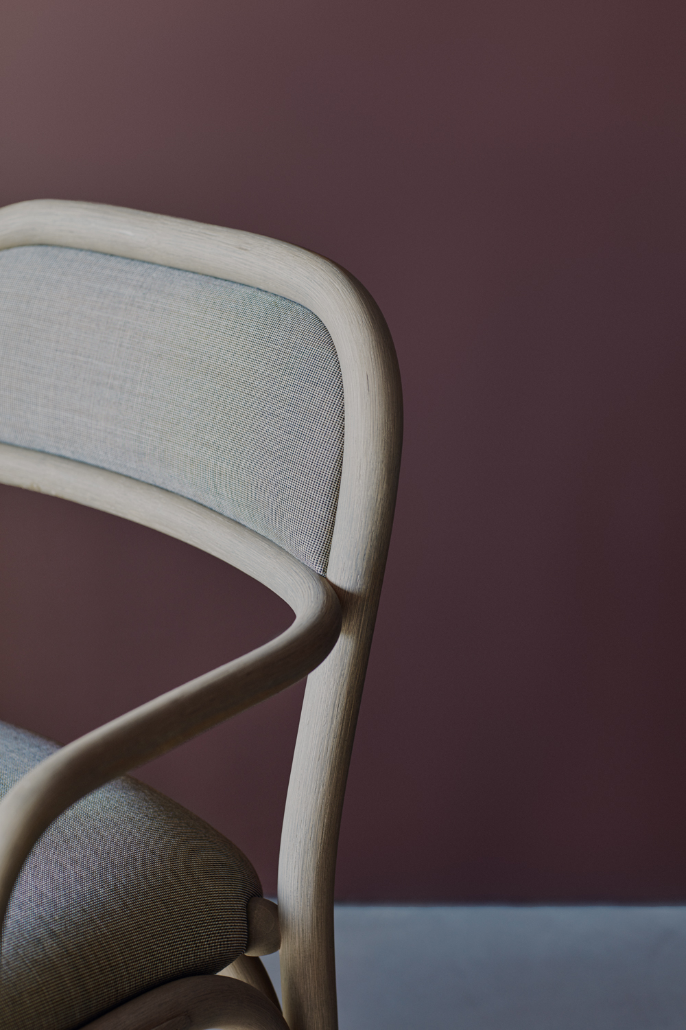 Cadira Fontal entapissada – al detall