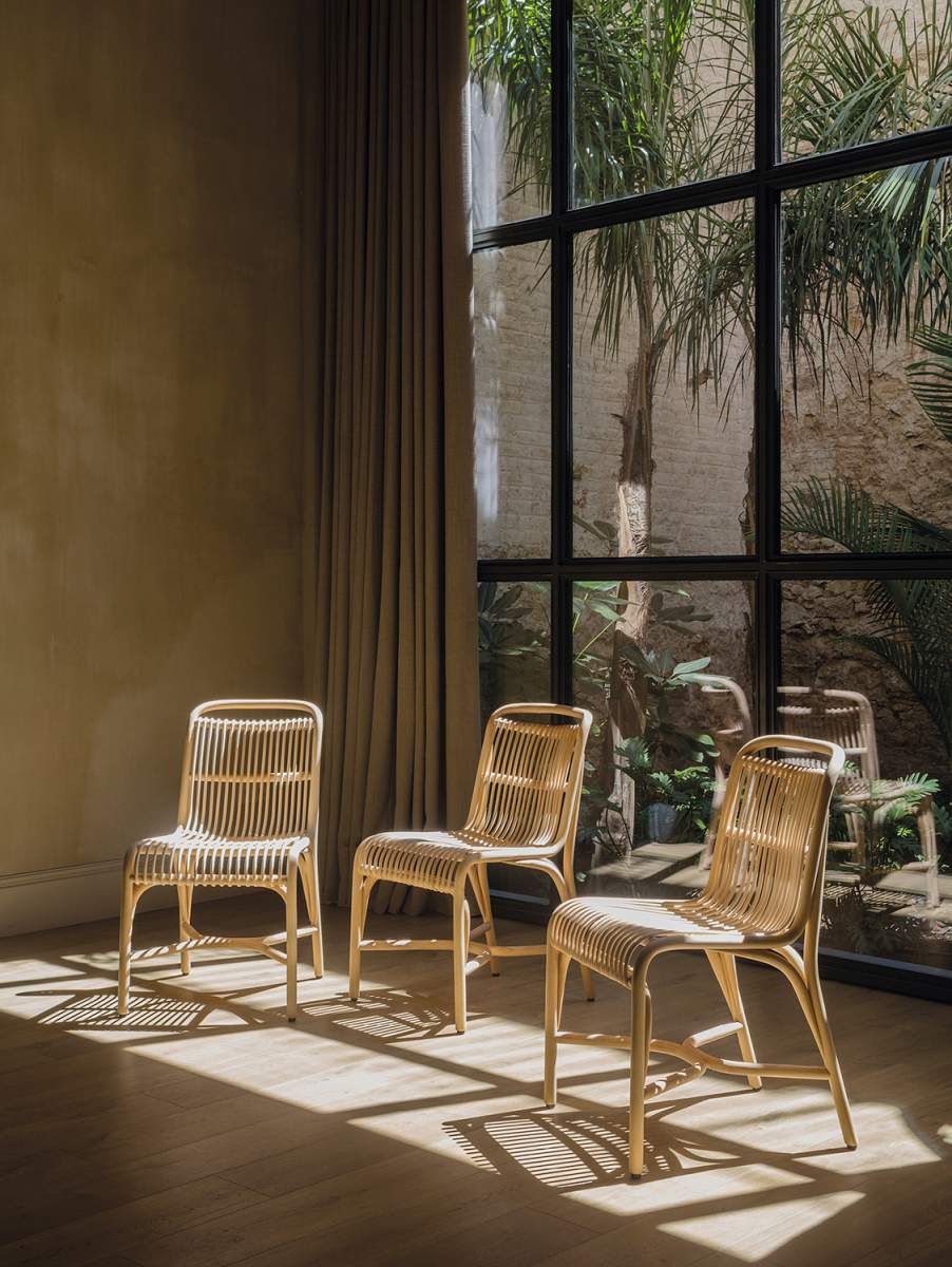 Cadira amb estructura de rattan natural -