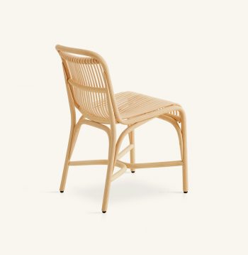 Cadira amb estructura de rattan natural