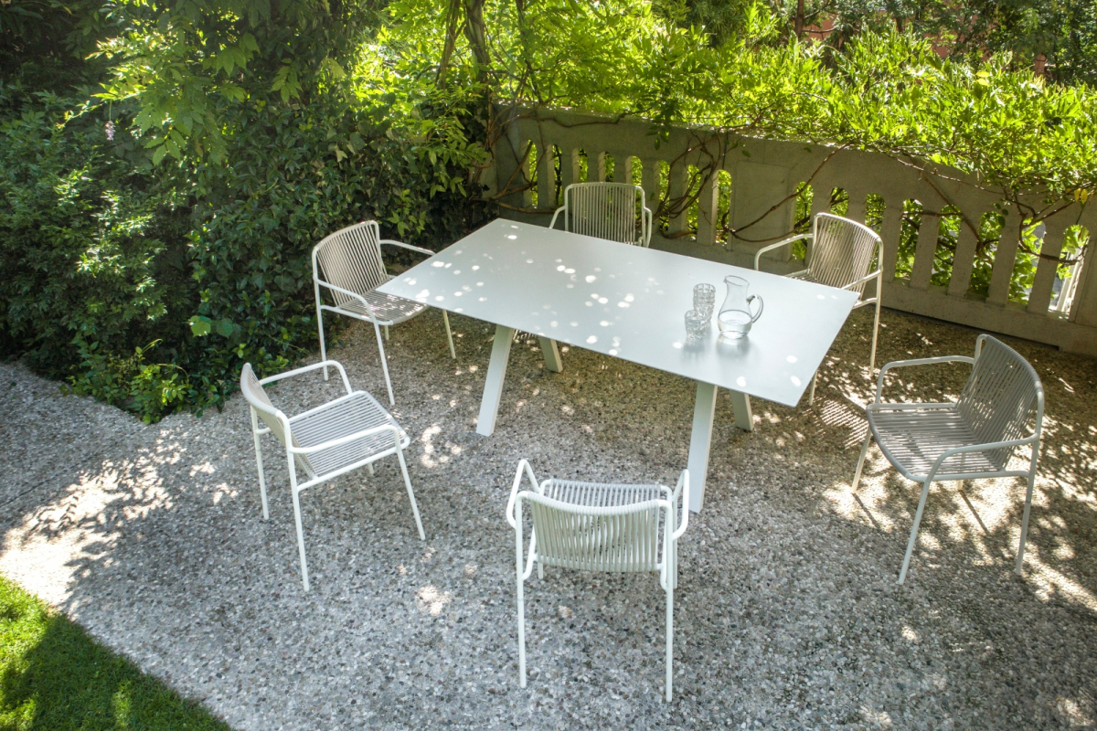 Detall del teixit de la cadira Tribeca Pedrali per jardí o terrassa.