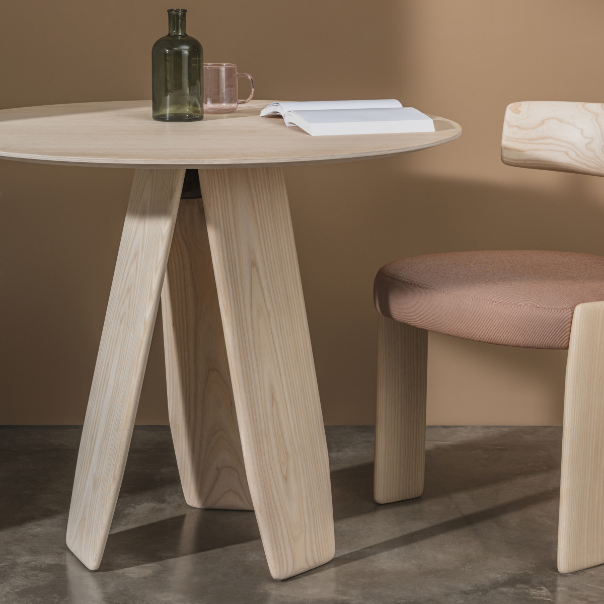 Taula Oru Andreu World — Elegància i disseny escultòric premium