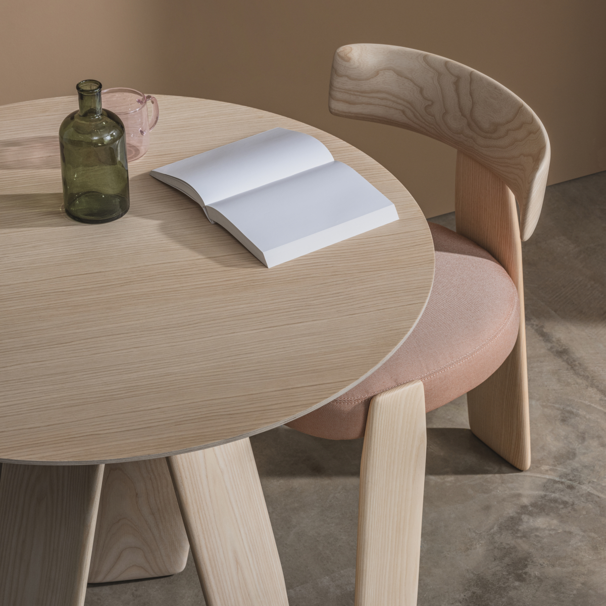 Taula Oru Andreu World — Elegància i disseny escultòric premium